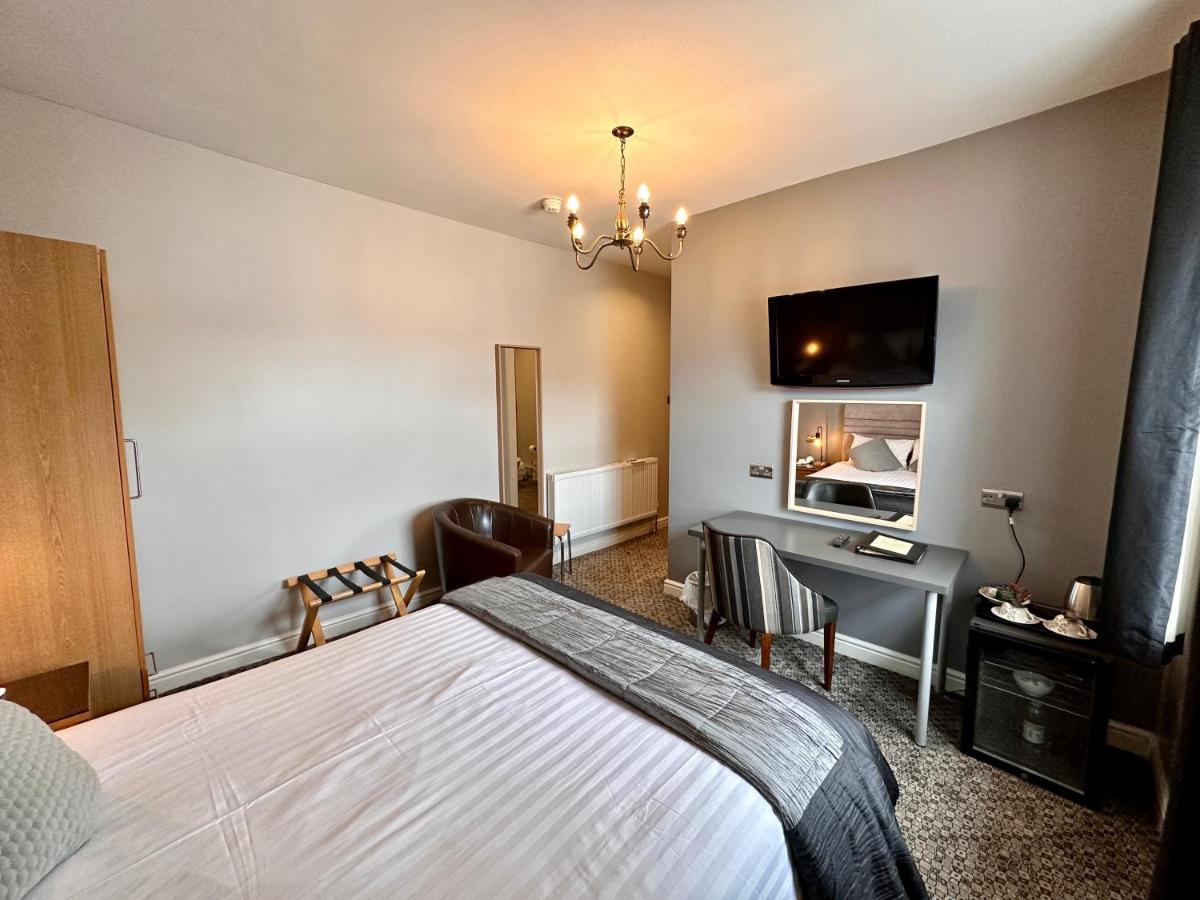 Spilman Hotel Carmarthen Exterior photo