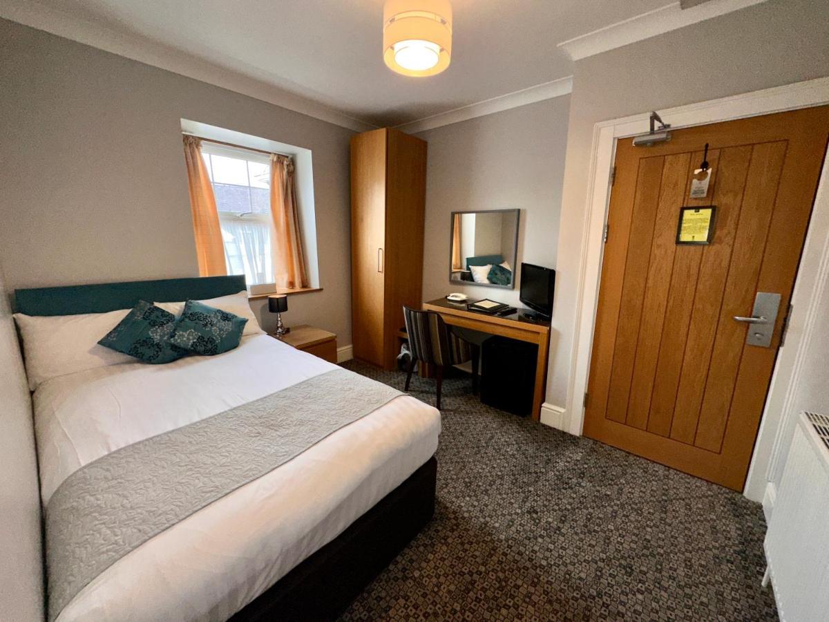 Spilman Hotel Carmarthen Exterior photo