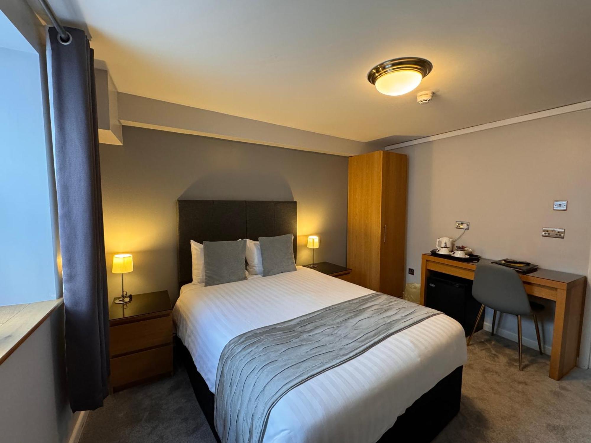 Spilman Hotel Carmarthen Exterior photo