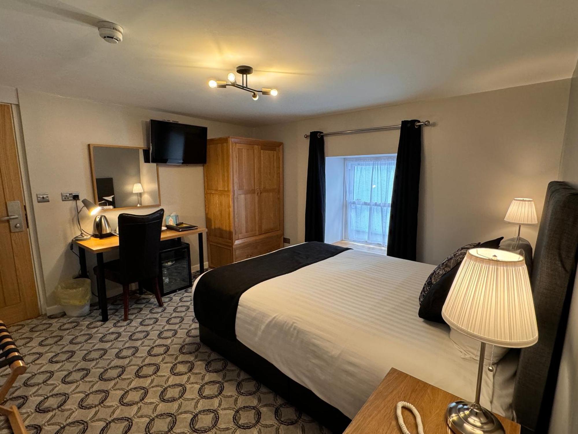 Spilman Hotel Carmarthen Exterior photo