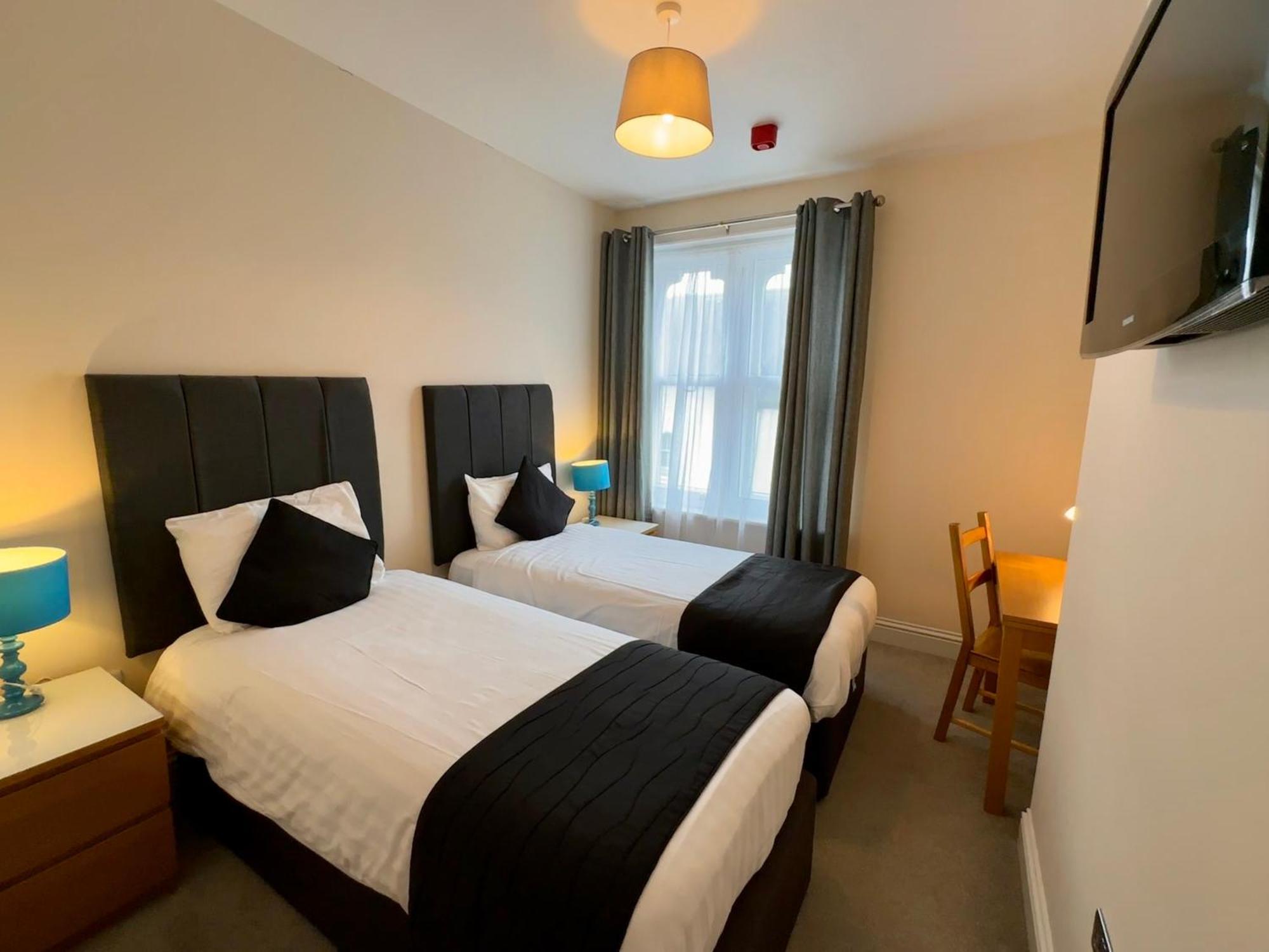 Spilman Hotel Carmarthen Exterior photo
