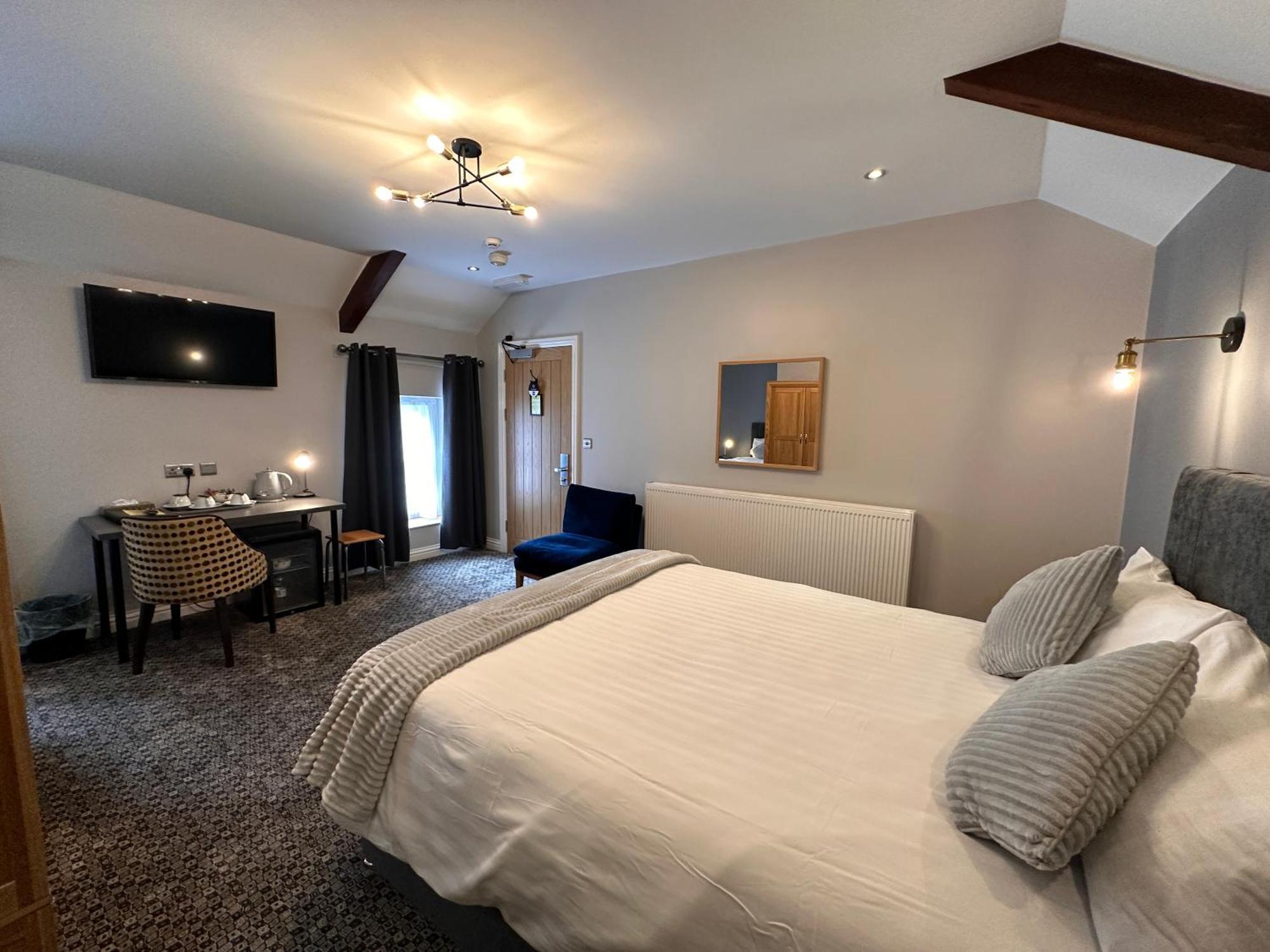 Spilman Hotel Carmarthen Exterior photo