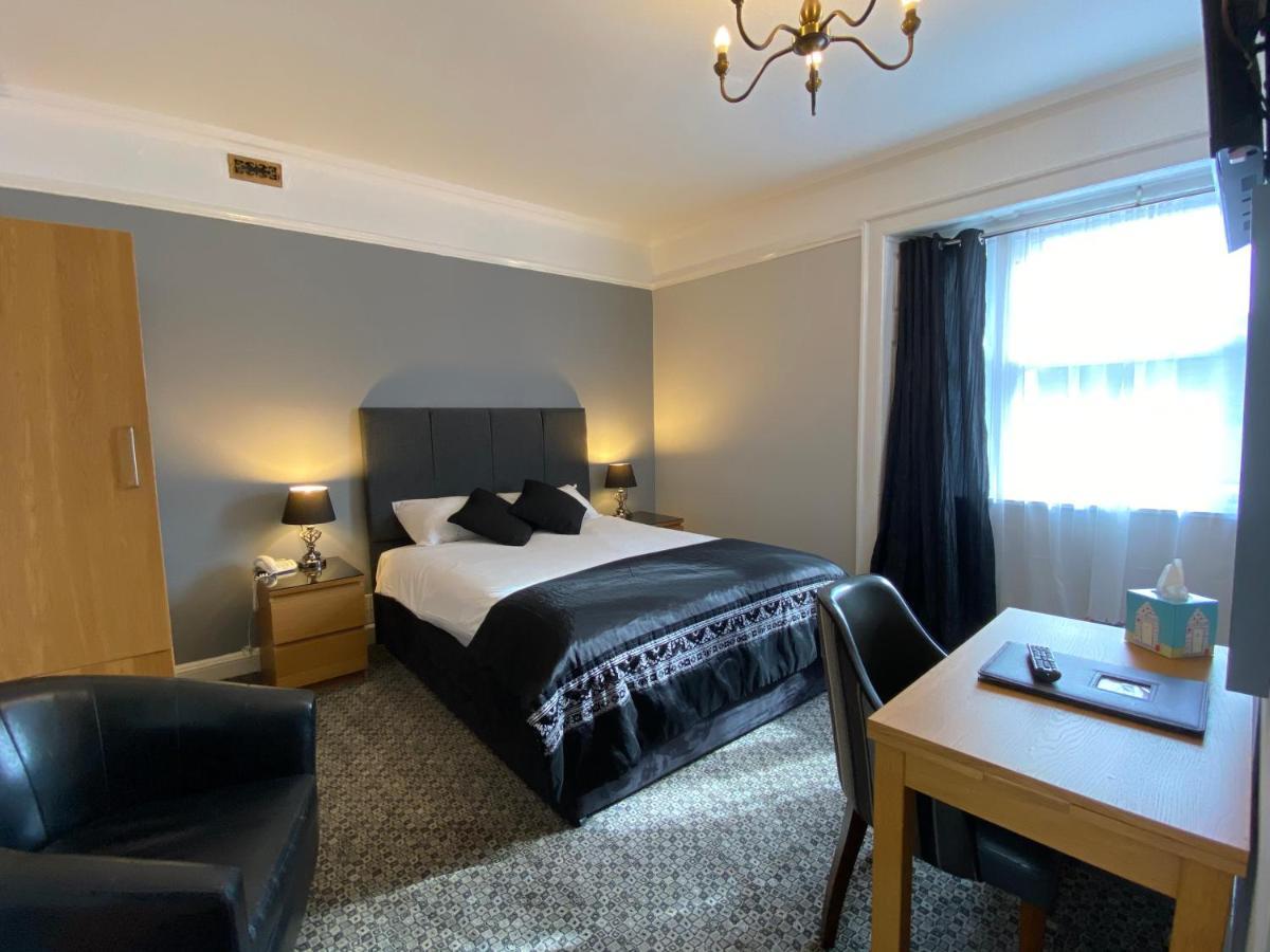 Spilman Hotel Carmarthen Exterior photo