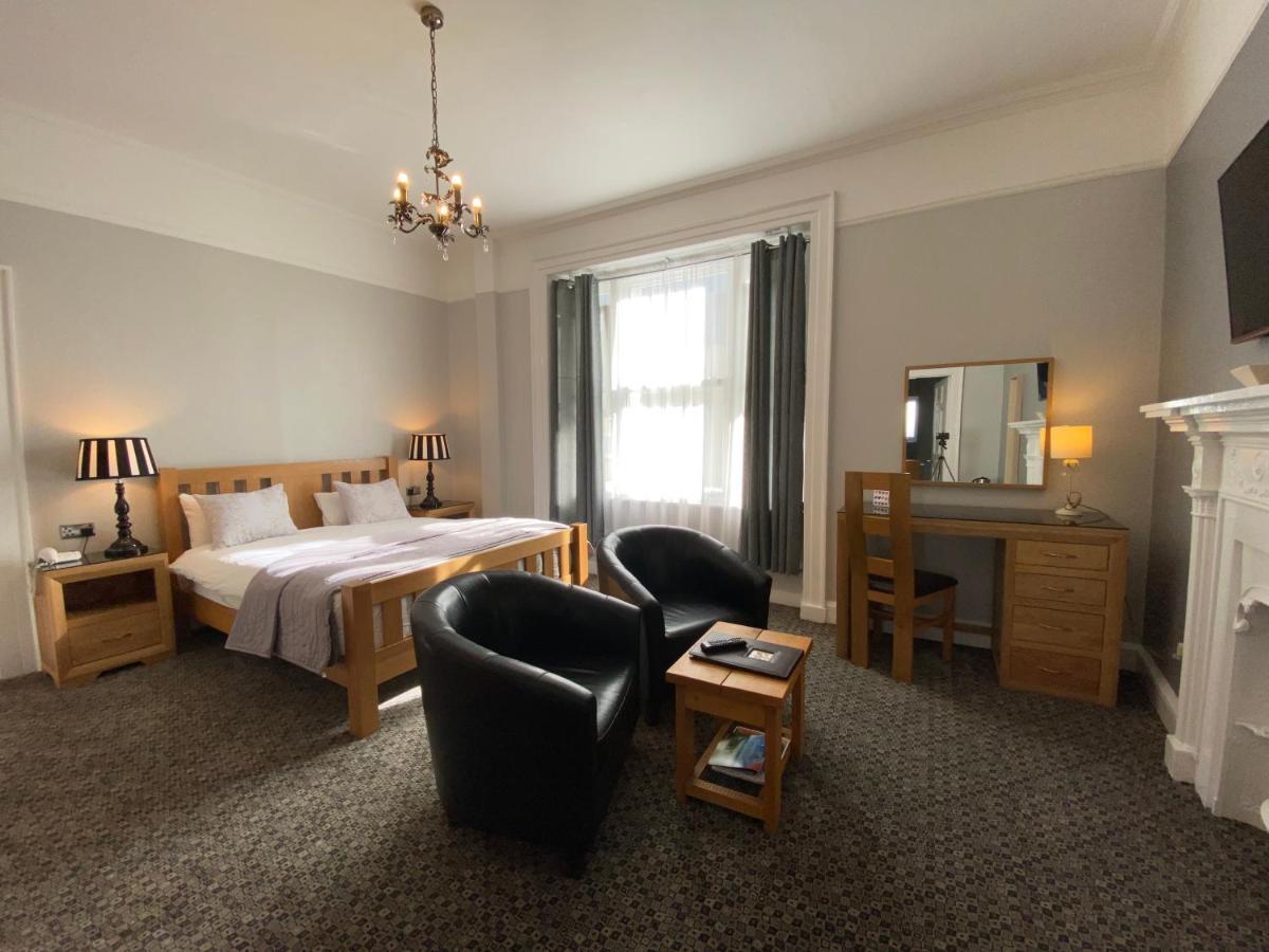 Spilman Hotel Carmarthen Exterior photo